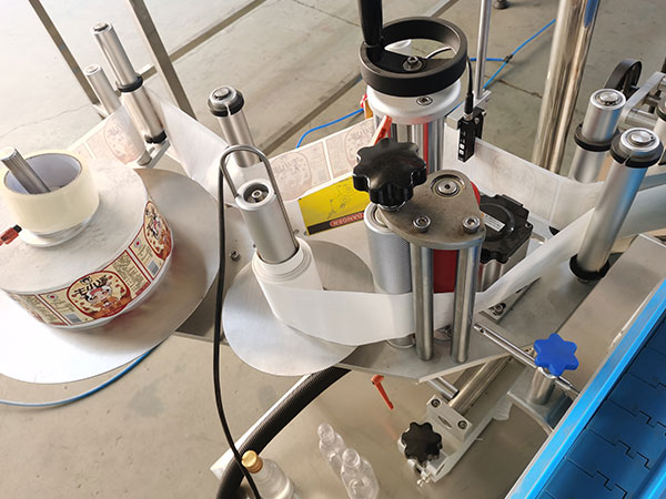 Automatic Self Adhesive Sticker Labeling Machine