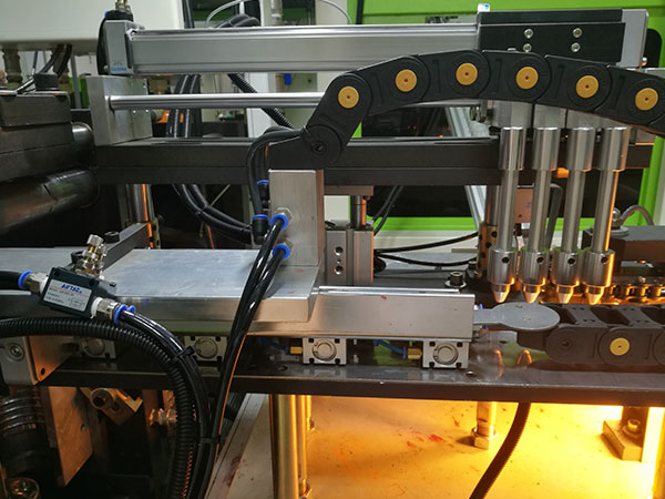 Automatic Plastic PET Bottle Blow Molding Machine Bottle Blower