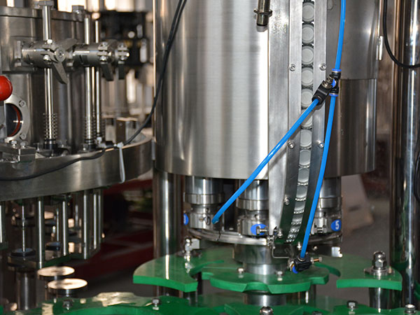 Glass Bottle Carbonated Soft Drink Carbonated Wine Filling Machine